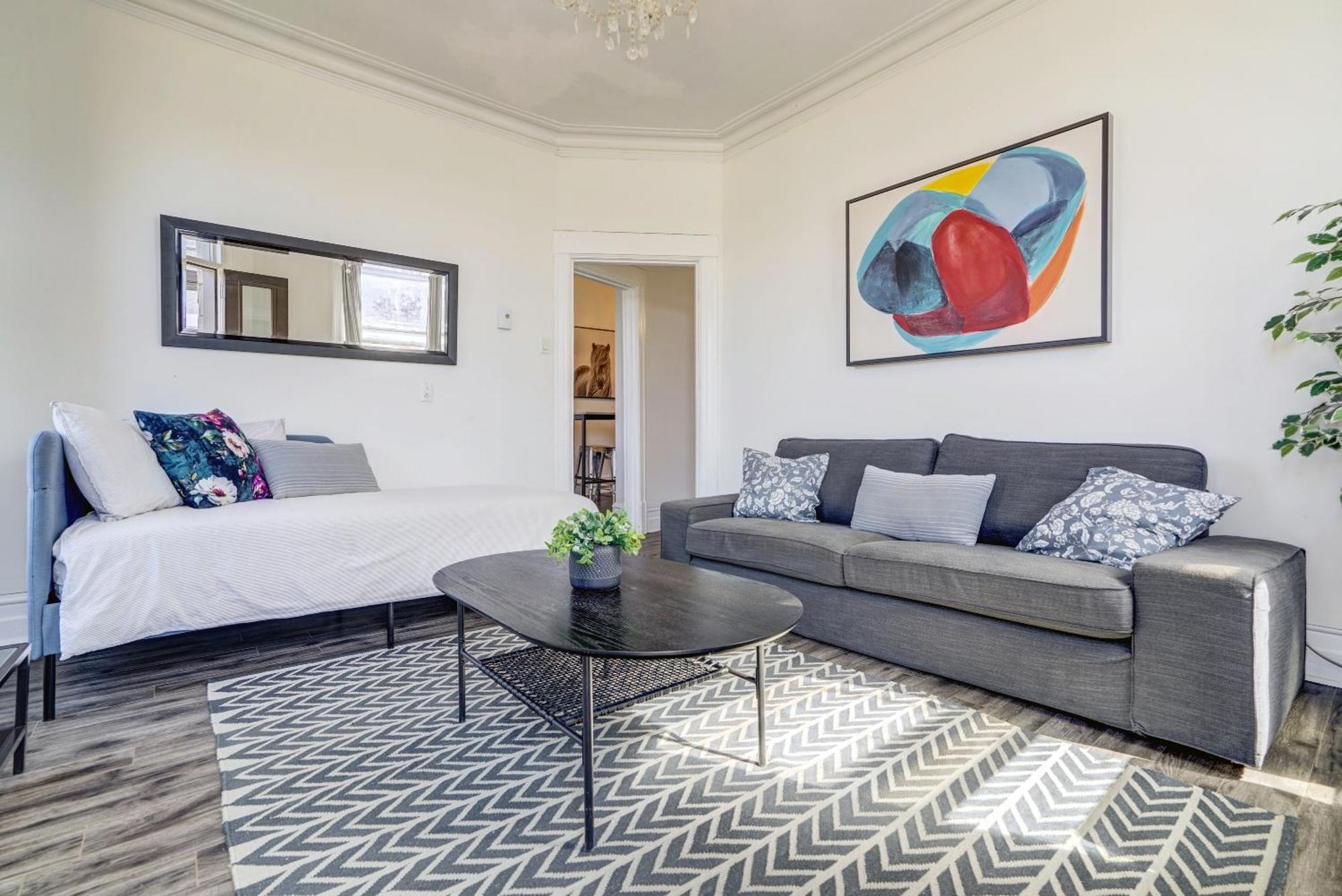 Chez Mont Royal Apartments! مونتريال المظهر الخارجي الصورة