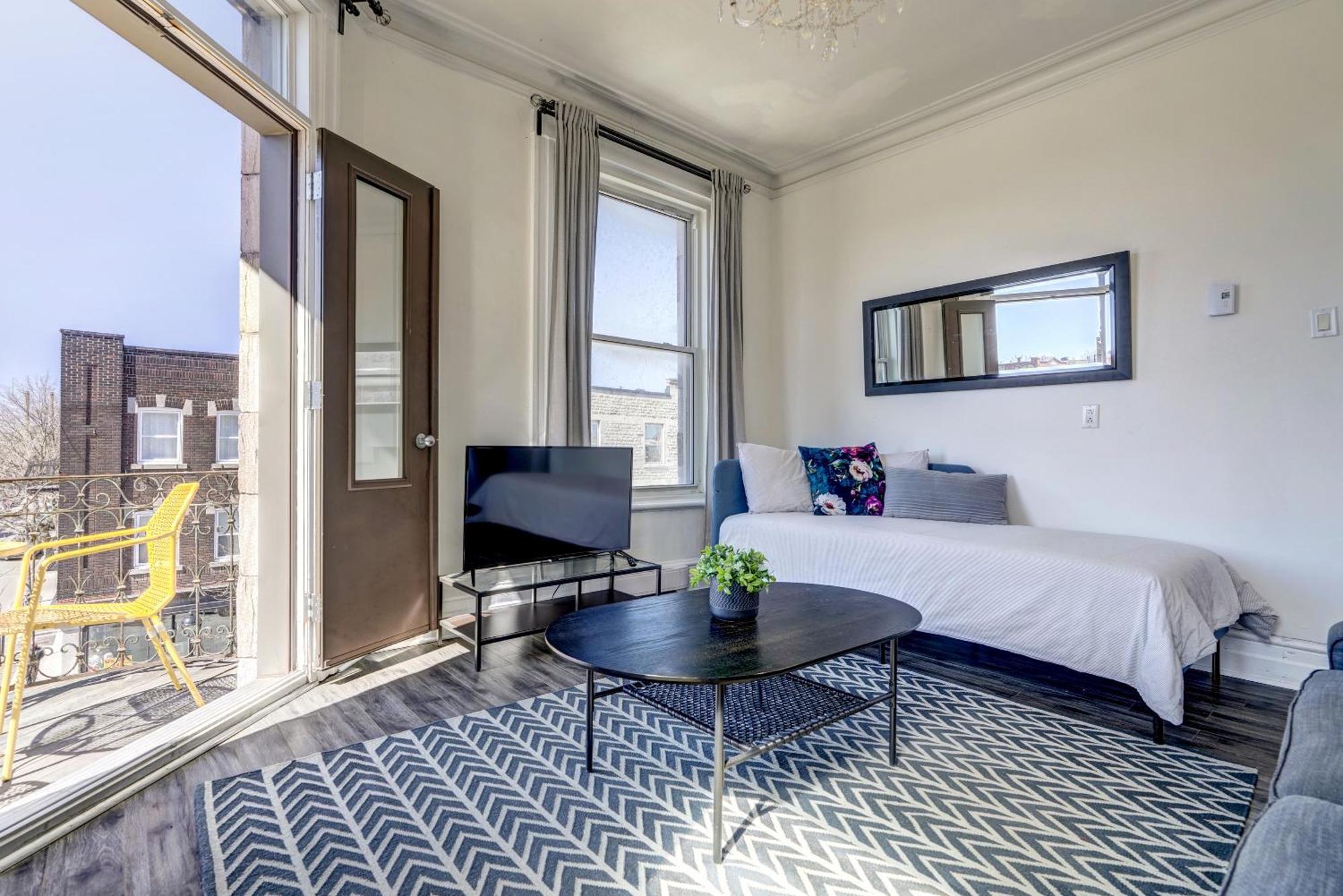 Chez Mont Royal Apartments! مونتريال المظهر الخارجي الصورة