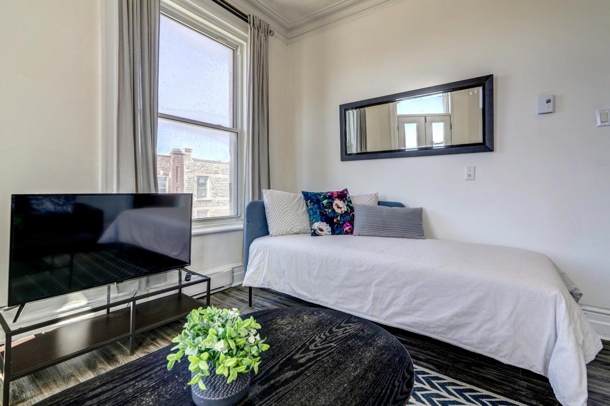 Chez Mont Royal Apartments! مونتريال المظهر الخارجي الصورة